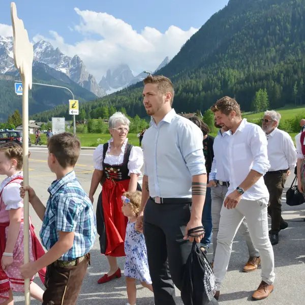 Aufmarsch zum Haus Sexten